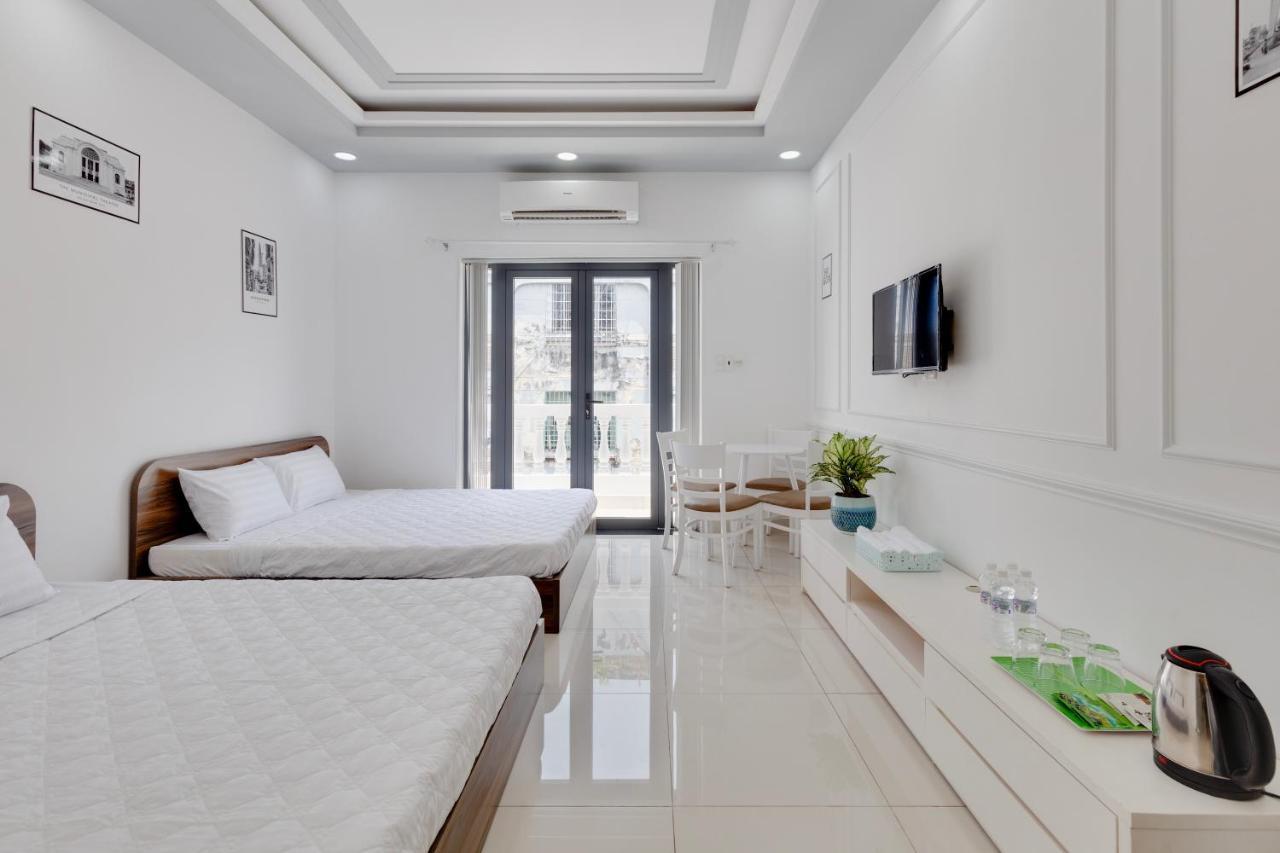 Saigon Authentic - Daily Walking Morning Tour, Fresh Daily Breakfast, Gym & Rooftop Billiard