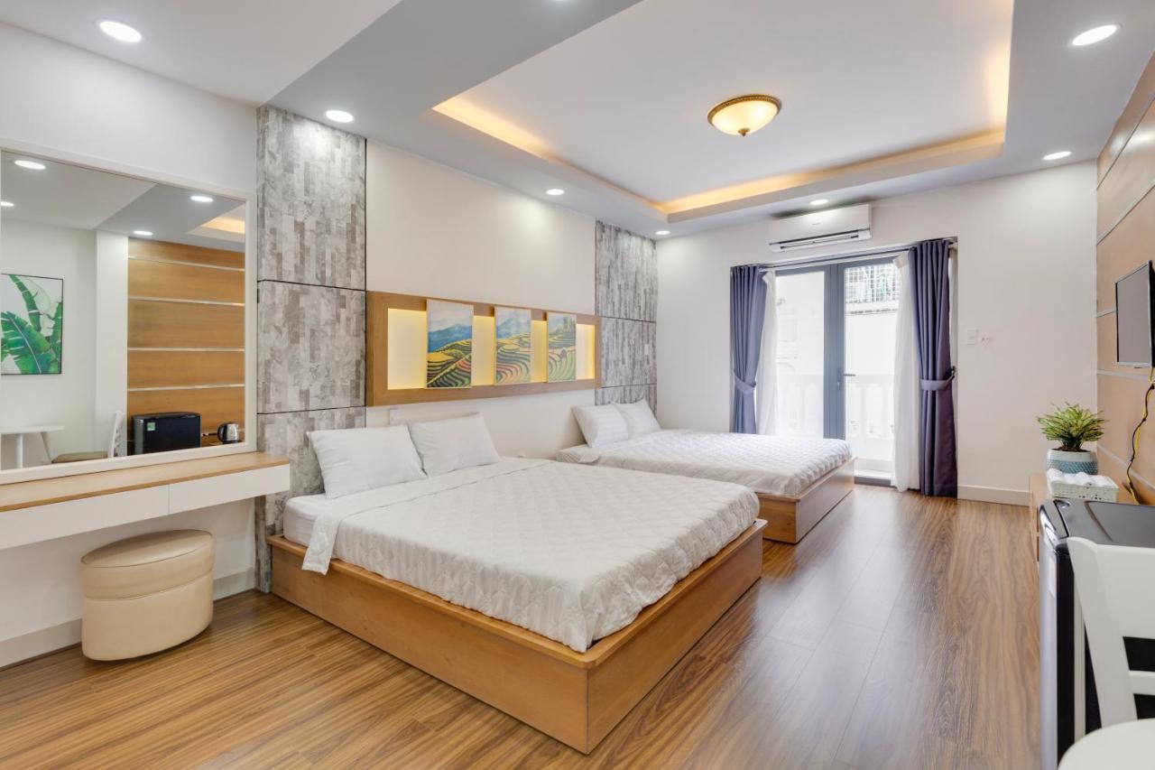 Saigon Authentic - Daily Walking Morning Tour, Fresh Daily Breakfast, Gym & Rooftop Billiard * TP. Hồ Chí Minh