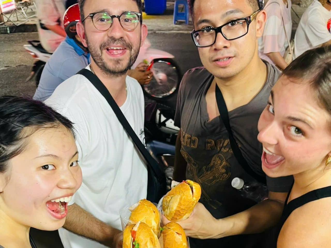 Nhà trọ Saigon Authentic - Daily Walking Morning Tour, Fresh Daily Breakfast, Gym & Rooftop Billiard *