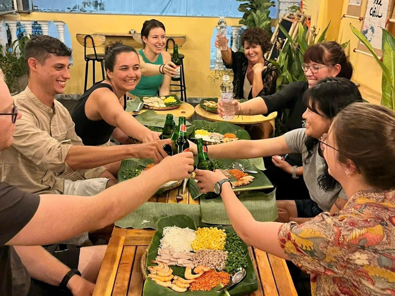 Saigon Authentic - Daily Walking Morning Tour, Fresh Daily Breakfast, Gym & Rooftop Billiard Nhà trọ