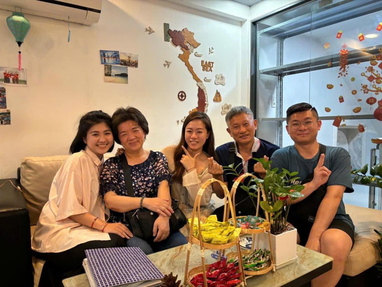 Saigon Authentic - Daily Walking Morning Tour, Fresh Daily Breakfast, Gym & Rooftop Billiard Nhà trọ *