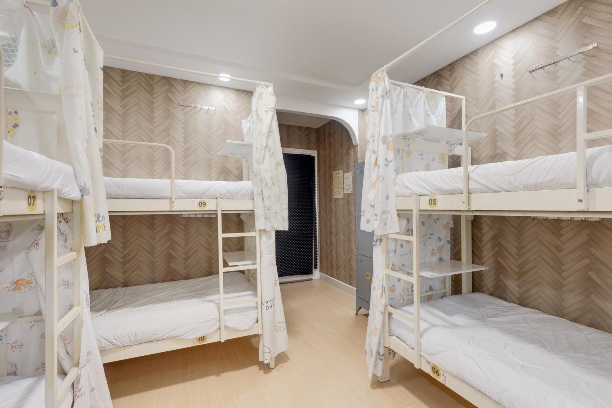 Nhà trọ Saigon Authentic - Daily Walking Morning Tour, Fresh Daily Breakfast, Gym & Rooftop Billiard *