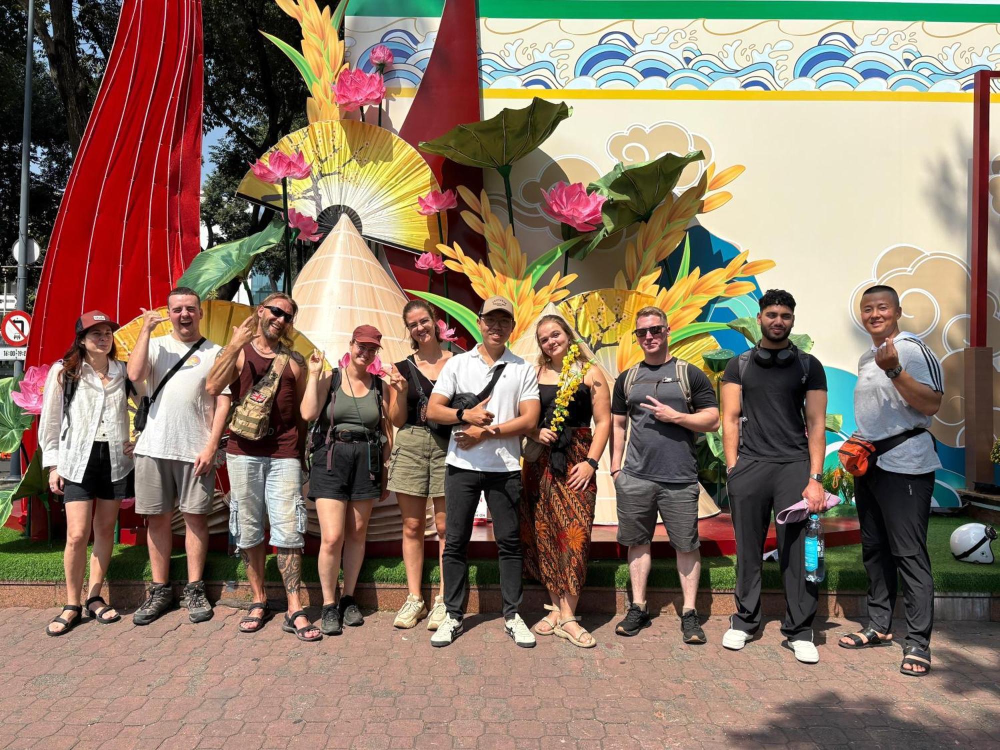 Saigon Authentic - Daily Walking Morning Tour, Fresh Daily Breakfast, Gym & Rooftop Billiard Nhà trọ *