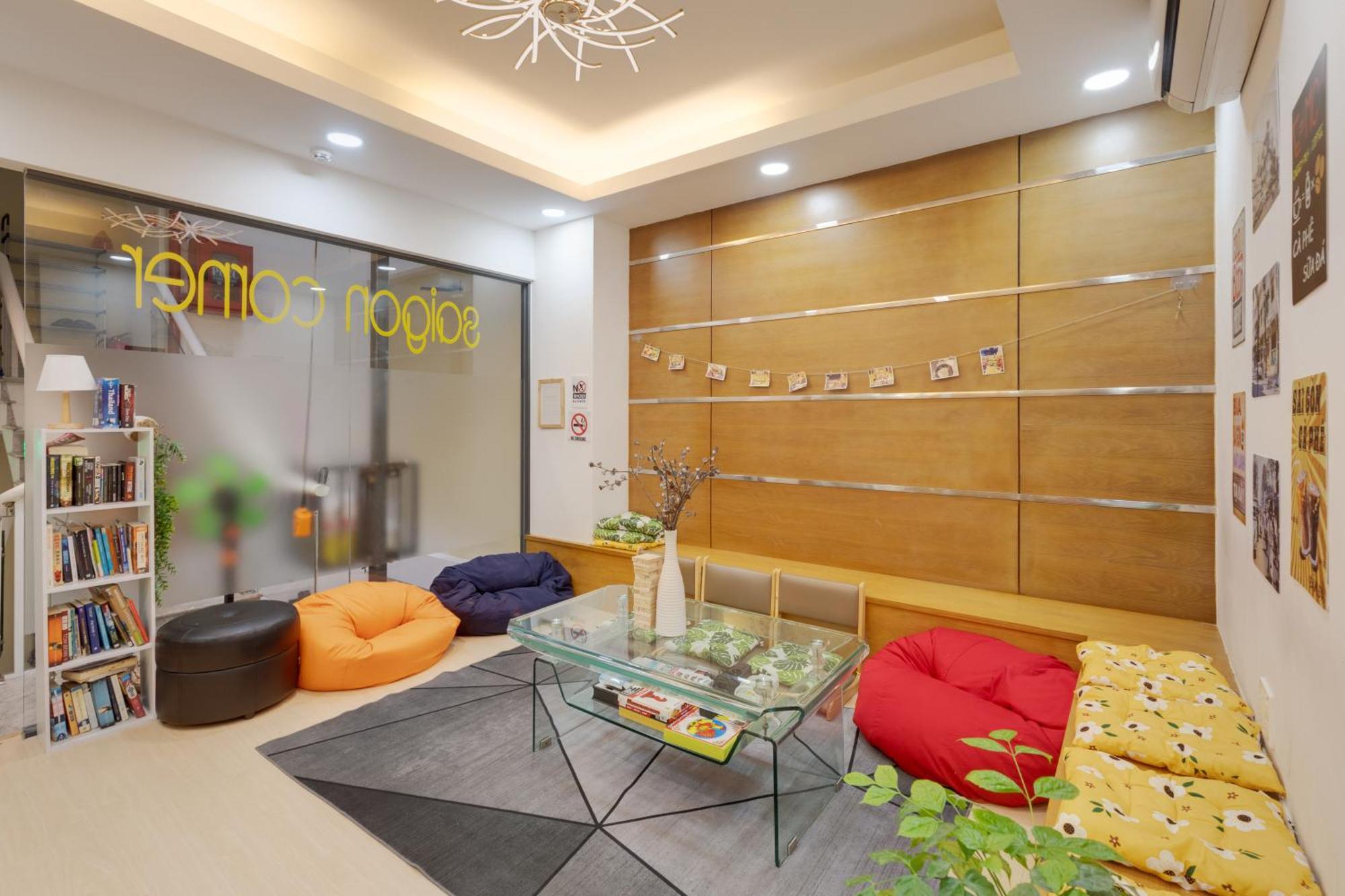 Hostel Saigon Authentic Hostel - Walking Neighborhood & City Tour, Cooking Class, Free Fresh Breakfast, Gym & Rooftop Billiard Ho Chi Minh City